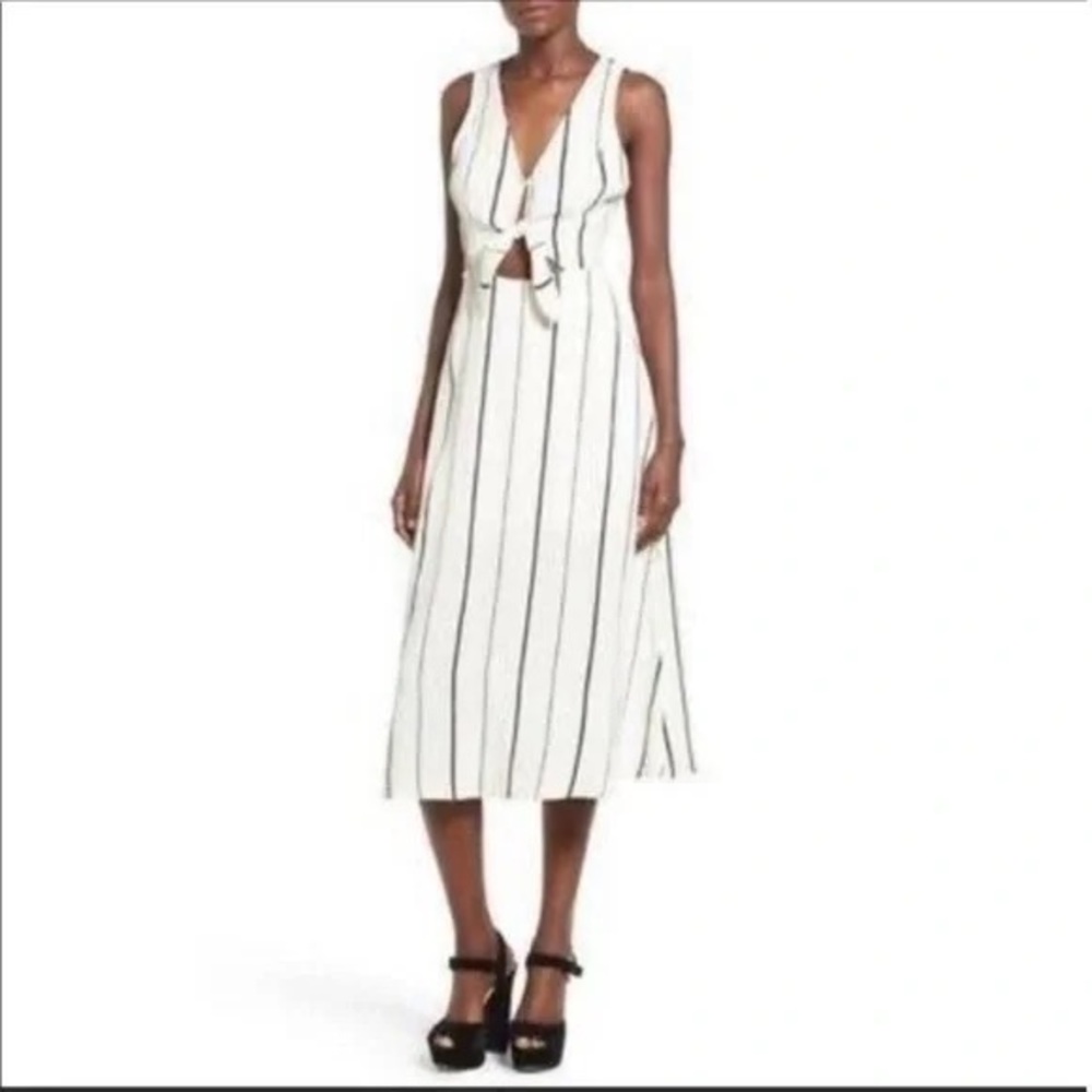 ASTR The Label White Black Size Medium Women Keyhole V Neck Striped Midi Dress S